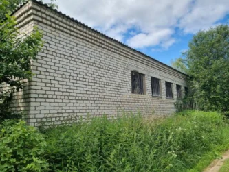 Здание с земельным участком расположенные по адресу: Ярославская область, р-н Брейтовский, с. Брейтово, ул. Солнечная, д. 10а, с земельным участком